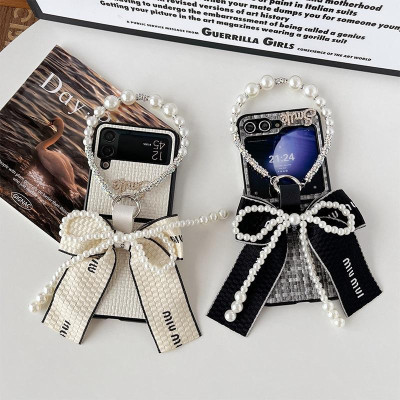 Ốp Lưng Cho Samsung Galaxy Z FLip 6 / Z Flip 5 / Z Flip 4 Smile Đính Đá Nơ To Bản Kèm Dây Ngọc Trai Cầm Tay Xinh Xắn