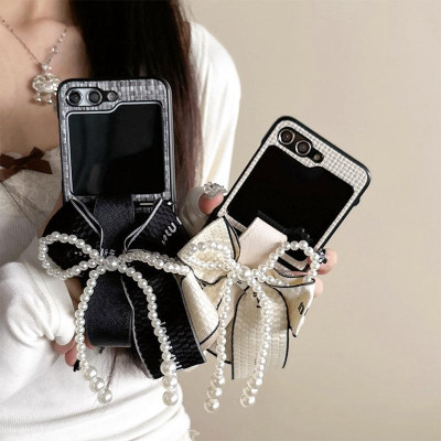 Ốp Lưng Cho Samsung Galaxy Z FLip 6 / Z Flip 5 / Z Flip 4 Smile Đính Đá Nơ To Bản Kèm Dây Ngọc Trai Cầm Tay Xinh Xắn