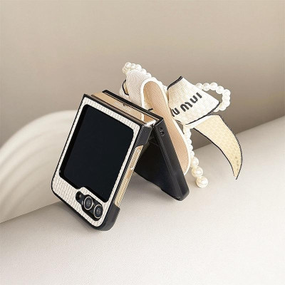 Ốp Lưng Cho Samsung Galaxy Z FLip 6 / Z Flip 5 / Z Flip 4 Smile Đính Đá Nơ To Bản Kèm Dây Ngọc Trai Cầm Tay Xinh Xắn