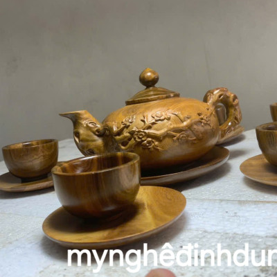 Bộ ấm chén bằng gỗ bách xanh thơm nức 