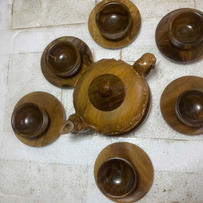 Bộ ấm chén bằng gỗ bách xanh thơm nức 