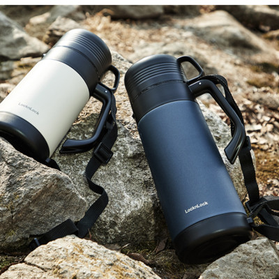 Bình giữ nhiệt Lock&Lock Easy Outdoor Vacuum Bottle màu xanh navy LHC1485NVY 1,8L - Hàng chính hãng có quai xách, nắp dùng làm cốc nước - JoyMall