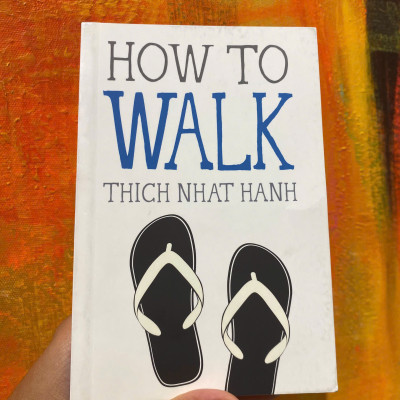Sách - How to Walk (Mindfulness Essentials) by Thich Nhat Hanh / English Book / Sách Ngoại văn Nhập khẩu