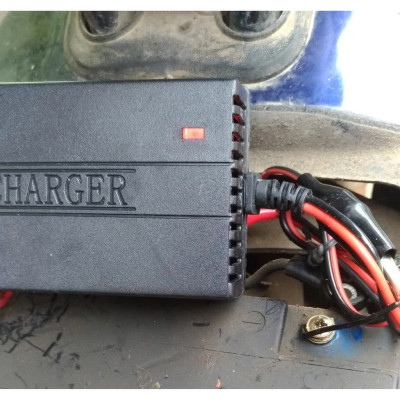Sạc Ắc Quy 12V Thông Minh Tự Ngắt Khi Đầy – Dùng Cho Xe Máy, Công Suất 2A–20A, ĐÈN ỐP TRẦN