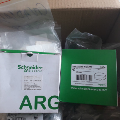 Hàng chính hãng - SAE-UE-MS-CSAWE Schneider Cảm biến chuyển động hồng ngoại
