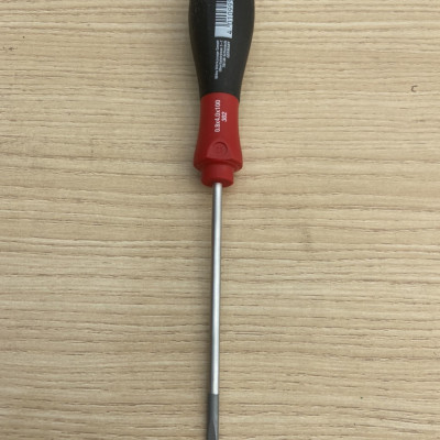 Tua vít đầu dẹp Wiha 00692 (4 x 100 x 211)