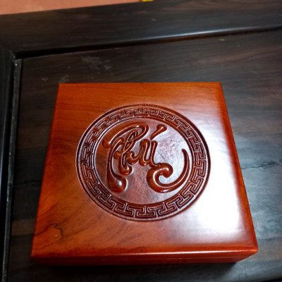 Vòng gỗ sưa đỏ ,đang là mộc vòng phong thủy kt 20ly 