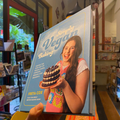 Sách - Simply Vegan Baking Taking the Fuss Out of Vegan Cakes, Cookies, Breads, and Desserts by Freya Cox