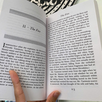 Sách - Hiroshima by John Hersey | Penguin Modern Classics - Historical English Book