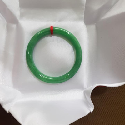 Vòng CẨM THẠCH DLý 49 Ni 49mm x cọng 7mm  Màu Xanh Lá Đậm Hợp Nữ mệnh Mộc Hỏa  Cân nặng 45kg -> 51kg đeo xinh tay ạ