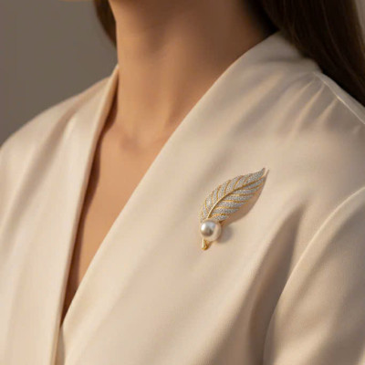 Trâm Cài Áo Vest, Áo Dài Đính Ngọc Trai Baroque Hình Lông Vũ thời trang thiết kế Hity ACC404