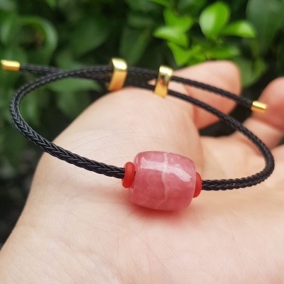 Vòng tay Charm Đá Đào Hoa hồng tươi tự nhiên bóng đẹp phối dây đen may mắn có khoen chỉnh theo tay lớn nhỏ được Nữ mệnh hỏa, mệnh thổ đeo xinh tay may mắn tài lộc tốt công việc ạ