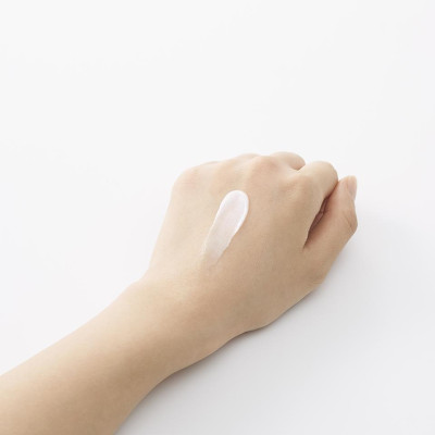 Kem Dưỡng Da Tay Hương Hoa Mộc Quế Yuskin Hana Kinmokusei (Tuýp 50 G)