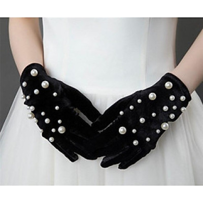 Găng tay nhung đen đính hạt 6-2022 Giangpkc