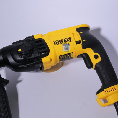 MÁY KHOAN BÚA 3 CHỨC NĂNG 800W DEWALT D25133K-B1- HÀNG CHÍNH HÃNG