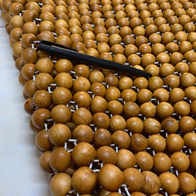 Đệm Lót Ghế Xe Ô Tô Hạt Gỗ Pơ Mu Hạt 1.8cm ( Mian .vn )