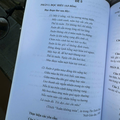 ÔN THI VÀO 10 MÔN NGỮ VĂN (Theo Chương Trình GDPT 2018) – Nxb ĐHQGHN