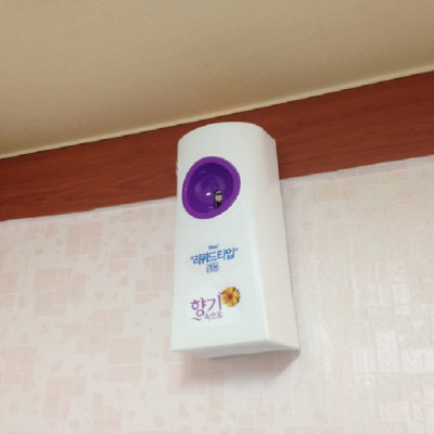 Bộ máy xịt phòng tự động kèm chai xịt phòng cao cấp Sandokkaebi Hàn Quốc 300ml (Màu máy xịt và mùi hương ngẫu nhiên)