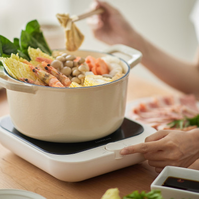 Bếp hồng ngoại mini Locknlock Mini infrared cooker EJI136IVY - Phù hợp tất cả loại nồi có đường kính 14cm - Mặt bếp bằng kính - Tự động tắt - 220V, 50Hz, 1300W - Hàng chính hãng