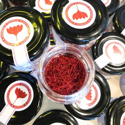 Combo 2 hộp (hộp/1gr) saffron Kingdom Herb, nhụy hoa nghệ tây Iran chính hãng super negin thượng hạng (tặng táo đỏ Tân Cương 10g, bình thủy tinh và nhíp gắp saffron)